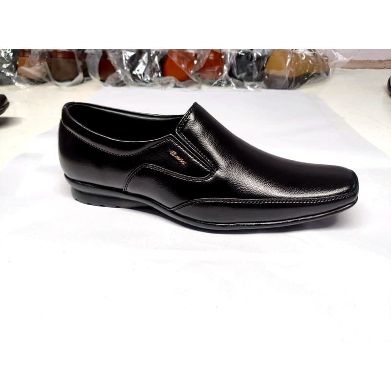 Comfort Round-Toe Slip-On — Black