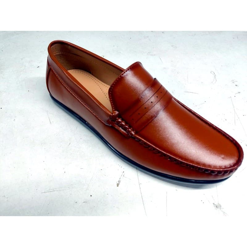 Comfort Round-Toe Slip-On — Black